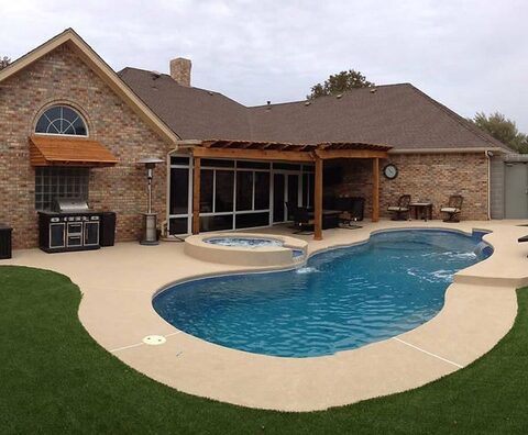 Fiberglass pool with spa combo — installed by B Cool Pools.
